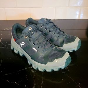 On Running CloudVenture women's size 5